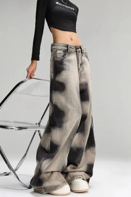 Grunge Sprayed Jeans