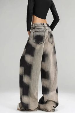 Grunge Sprayed Jeans