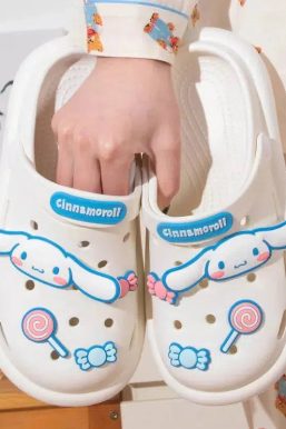 Hello Kitty Slippers