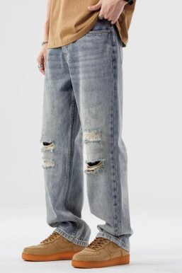 Light Wash Distressed Knee Jeans
