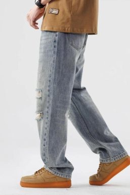 Light Wash Distressed Knee Jeans