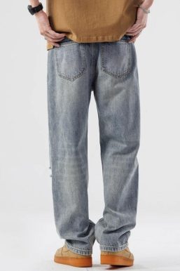 Light Wash Distressed Knee Jeans