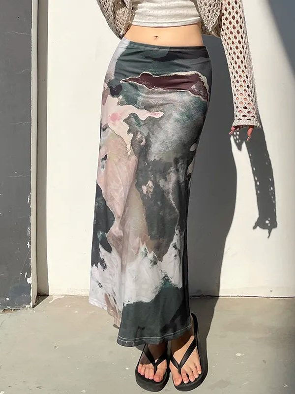 Low Rise Graphic Printed Midi Skirt