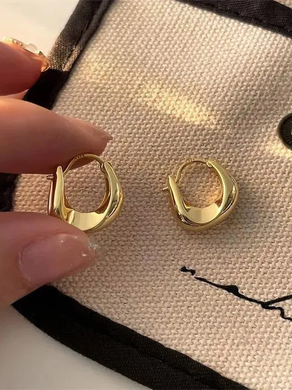 Minimal Hoop Earrings