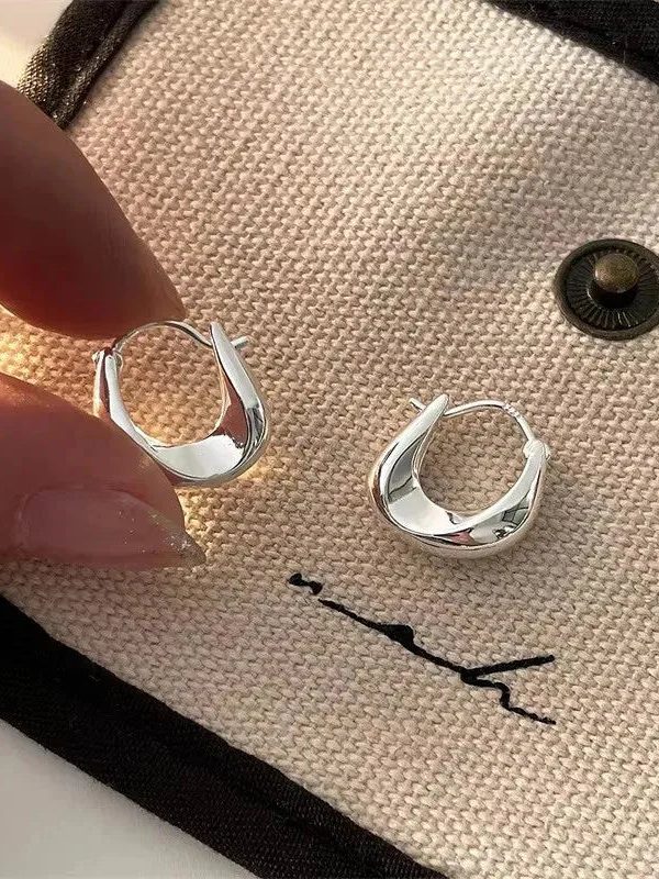 Minimal Hoop Earrings