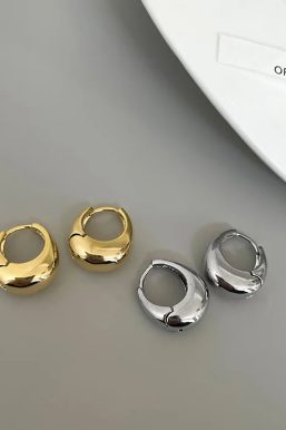 Minimal Round Earrings
