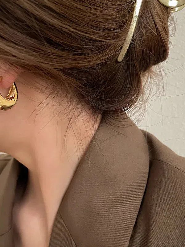 Minimal Round Earrings