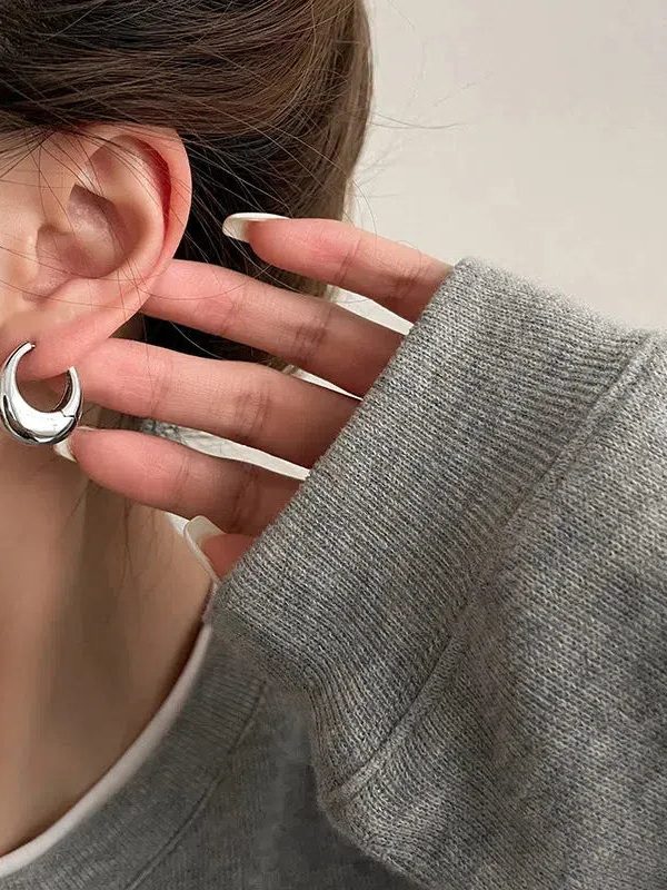 Minimal Round Earrings