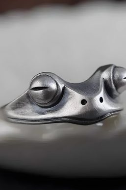 Sleeping Frog Ring