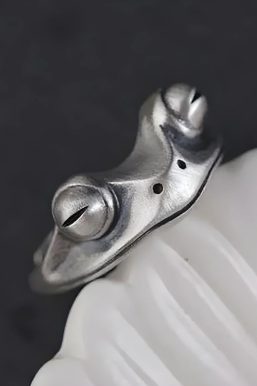 Sleeping Frog Ring