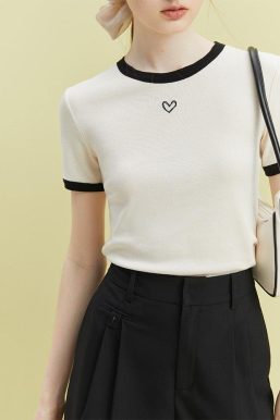 Soft Girl Minimal Heart Tee