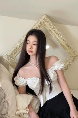 Sweetheart Off-Shoulder Top