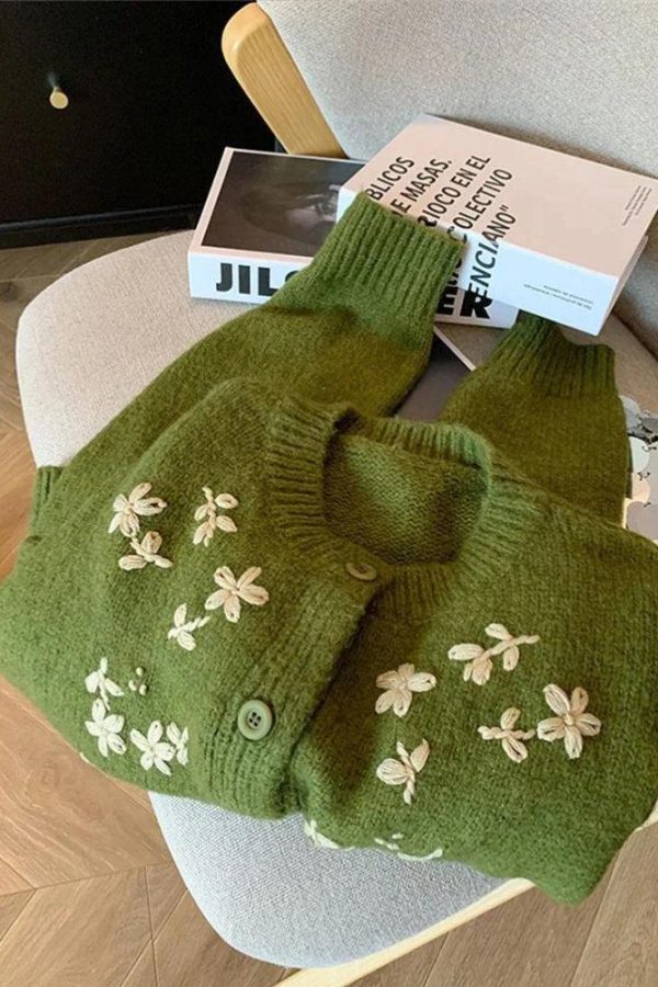 Vintage Daisy Embroidered Knitted Cardigan