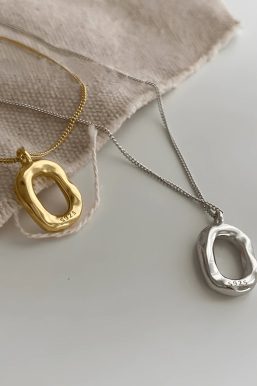 Wavy Ellipse Necklace