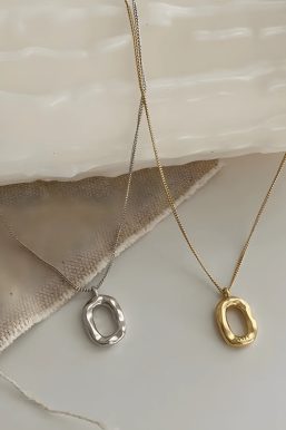Wavy Ellipse Necklace