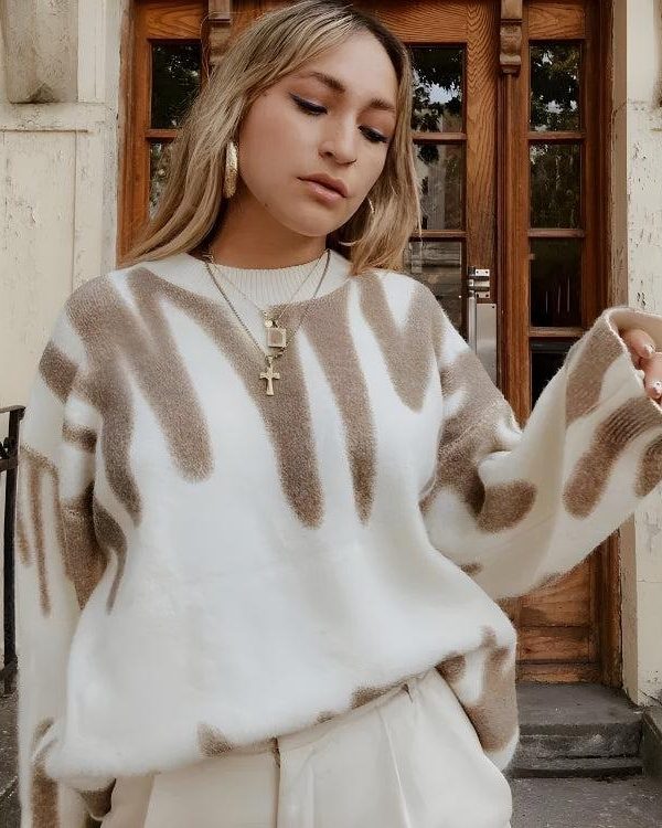 Wavy Line Design Knitted Sweater