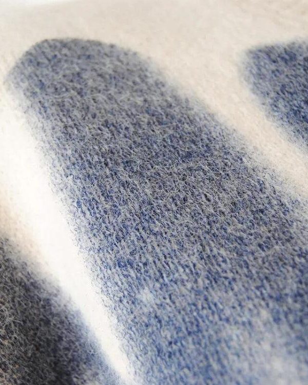 Wavy Line Design Knitted Sweater