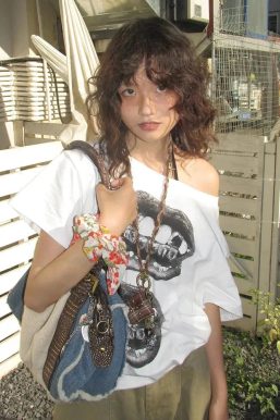 Y2K One Shoulder Lips Tee