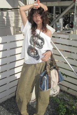 Y2K One Shoulder Lips Tee